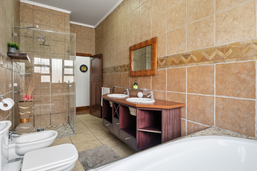5 Bedroom Property for Sale in Wynberg Western Cape